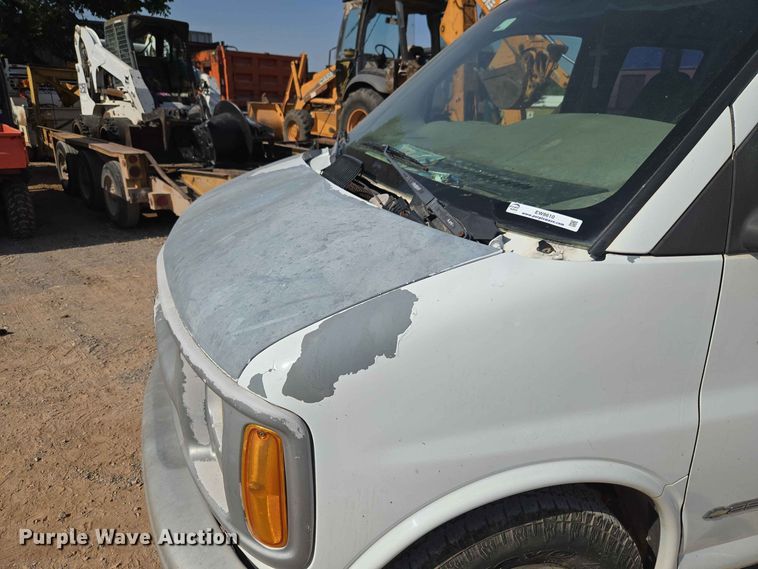 image for item EW8610 2001 Chevrolet Express 3500 van
