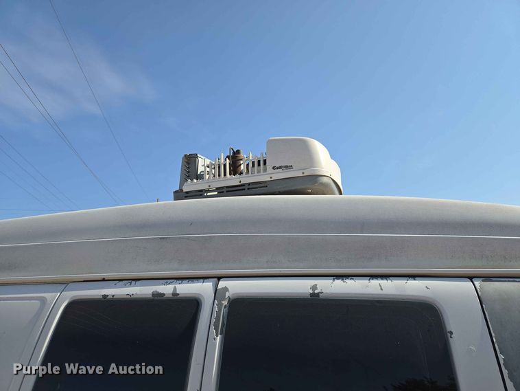 image for item EW8610 2001 Chevrolet Express 3500 van