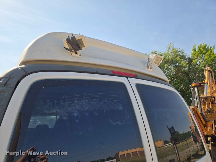 image for item EW8610 2001 Chevrolet Express 3500 van
