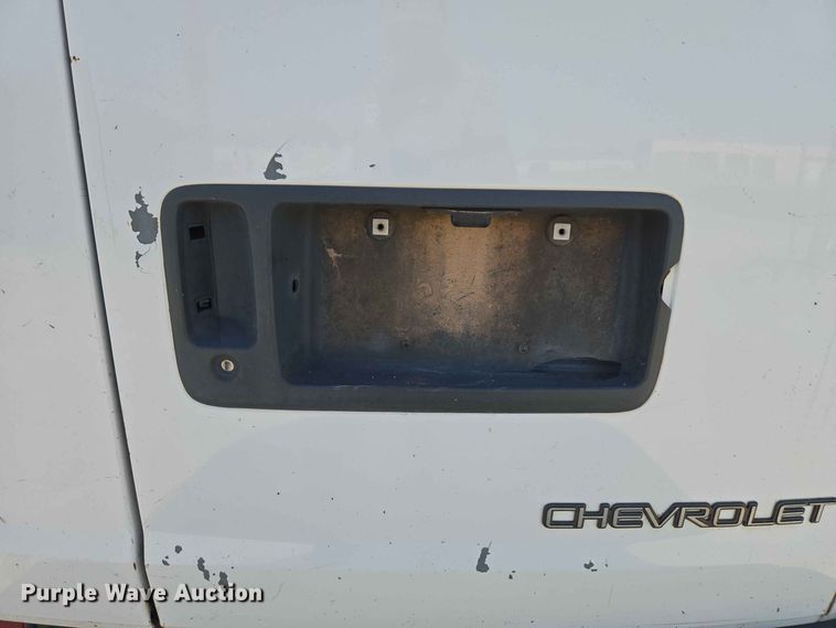 image for item EW8610 2001 Chevrolet Express 3500 van