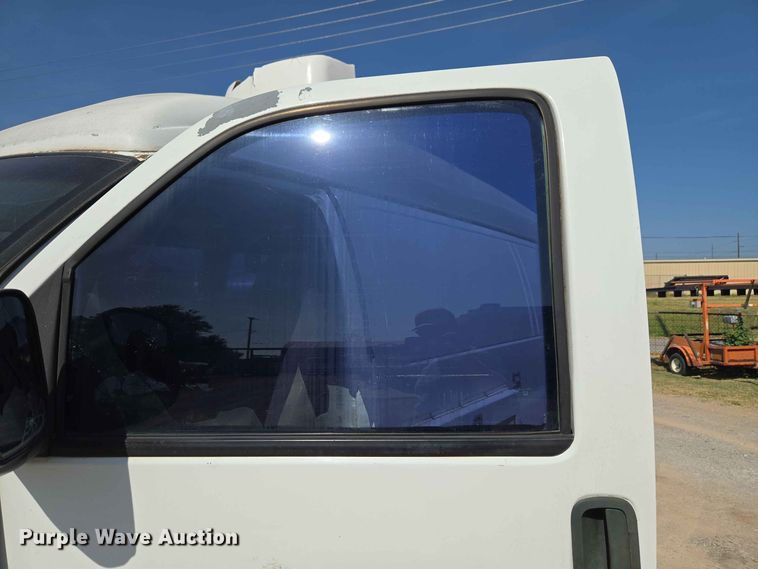 image for item EW8610 2001 Chevrolet Express 3500 van
