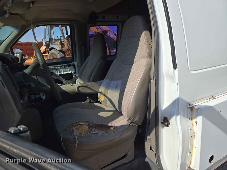 image for item EW8610 2001 Chevrolet Express 3500 van