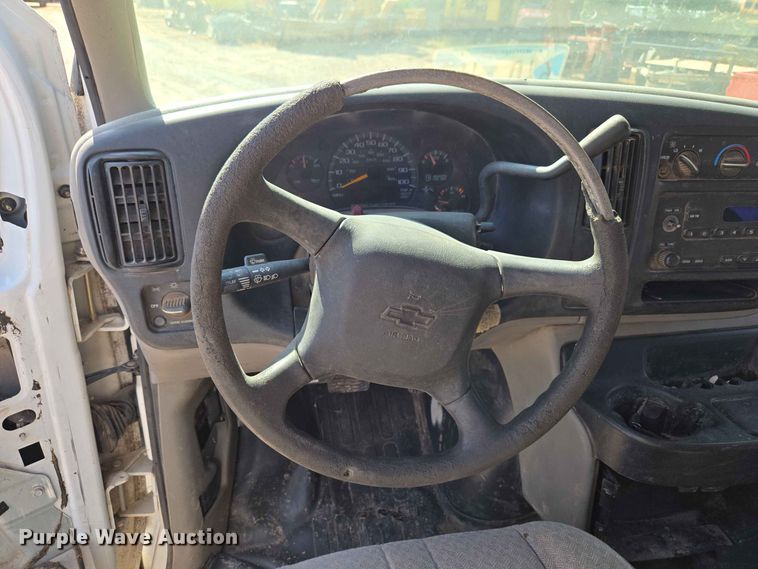 image for item EW8610 2001 Chevrolet Express 3500 van