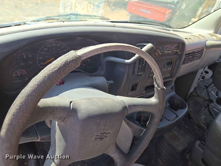image for item EW8610 2001 Chevrolet Express 3500 van