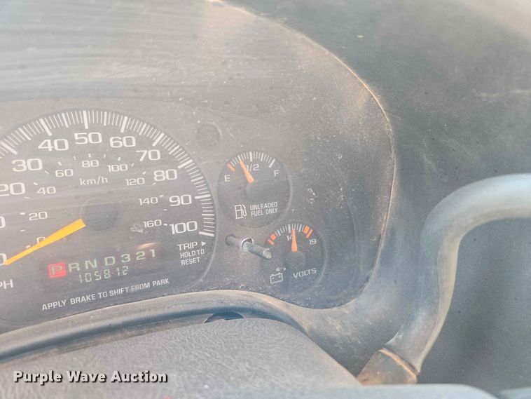 image for item EW8610 2001 Chevrolet Express 3500 van