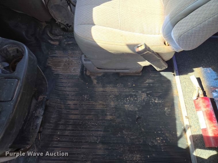 image for item EW8610 2001 Chevrolet Express 3500 van