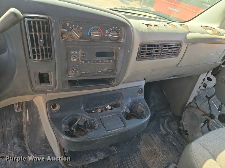 image for item EW8610 2001 Chevrolet Express 3500 van