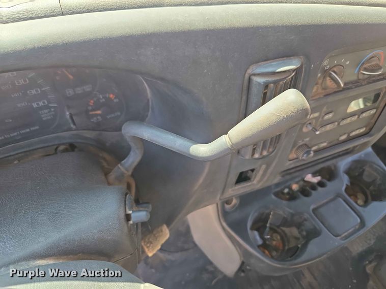 image for item EW8610 2001 Chevrolet Express 3500 van