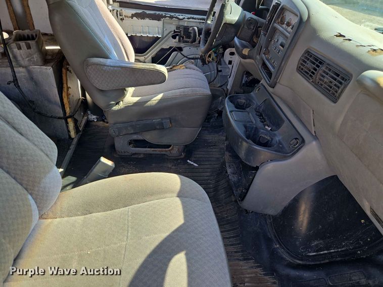 image for item EW8610 2001 Chevrolet Express 3500 van