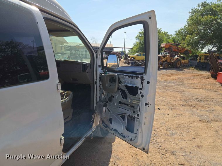 image for item EW8610 2001 Chevrolet Express 3500 van