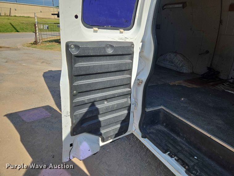 image for item EW8610 2001 Chevrolet Express 3500 van