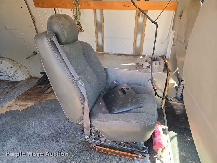 image for item EW8610 2001 Chevrolet Express 3500 van