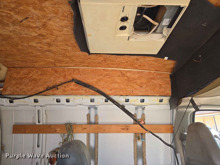image for item EW8610 2001 Chevrolet Express 3500 van