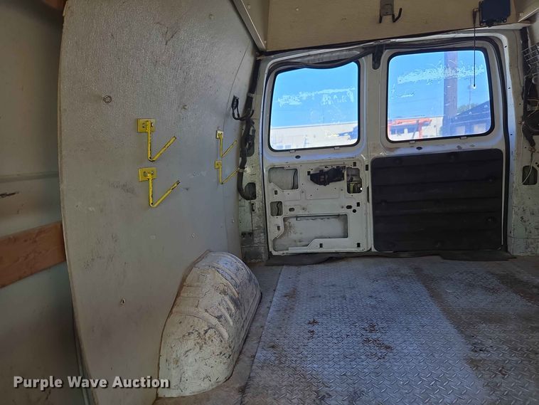 image for item EW8610 2001 Chevrolet Express 3500 van