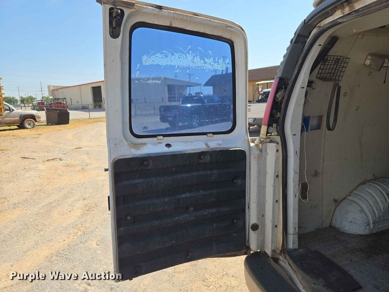 image for item EW8610 2001 Chevrolet Express 3500 van