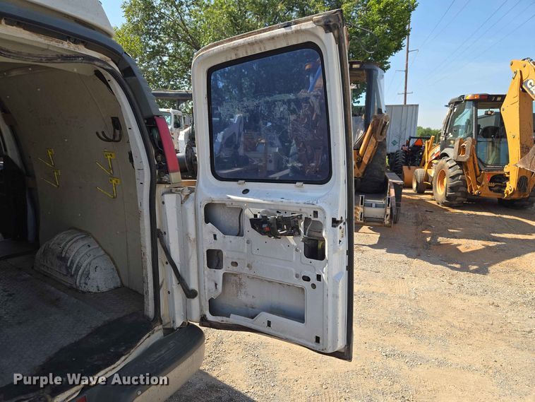 image for item EW8610 2001 Chevrolet Express 3500 van