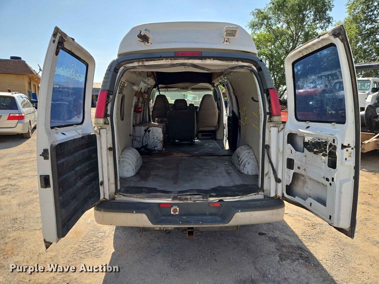 image for item EW8610 2001 Chevrolet Express 3500 van