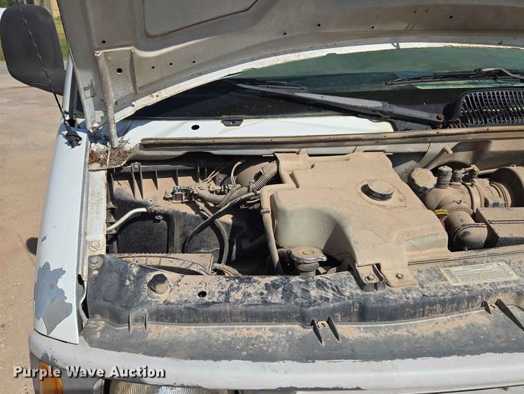 image for item EW8610 2001 Chevrolet Express 3500 van