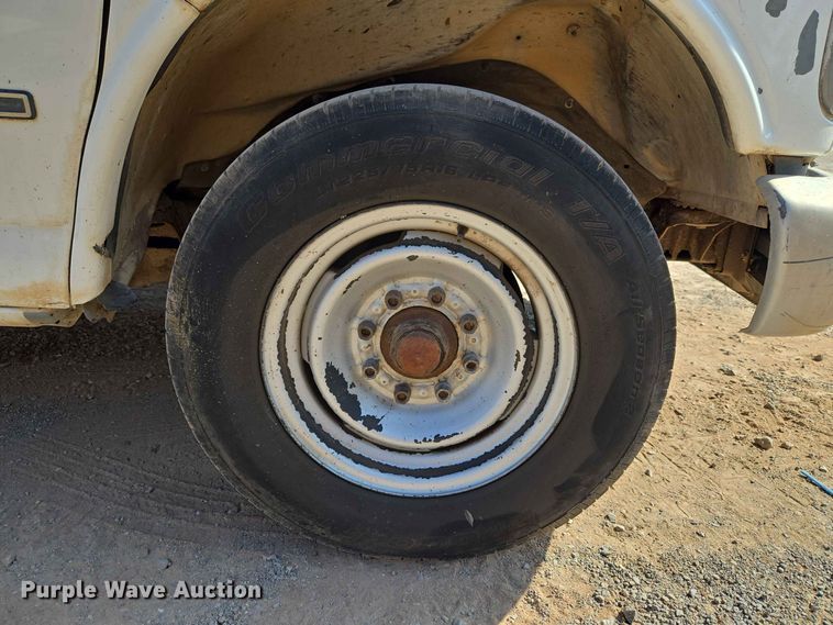 image for item EW8610 2001 Chevrolet Express 3500 van