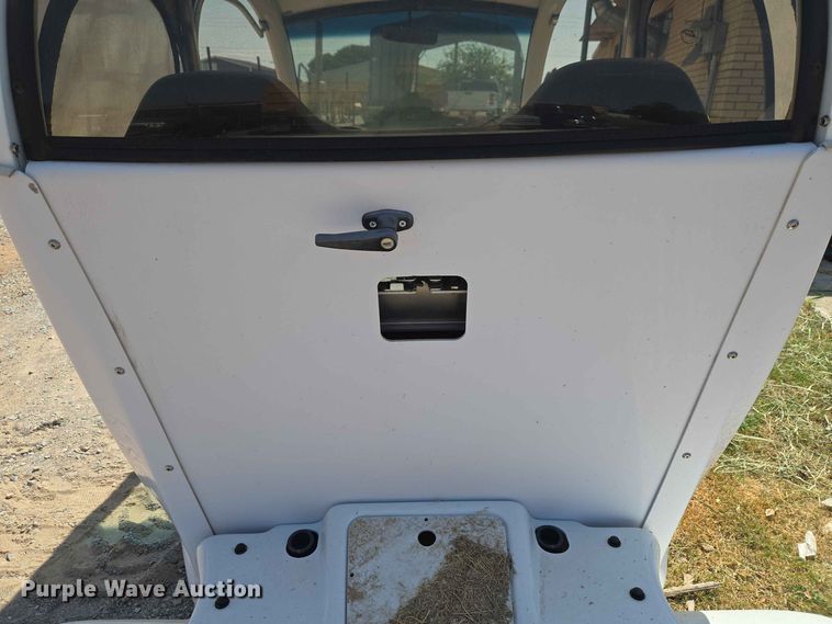 image for item EW8611 2007 GEM utility vehicle