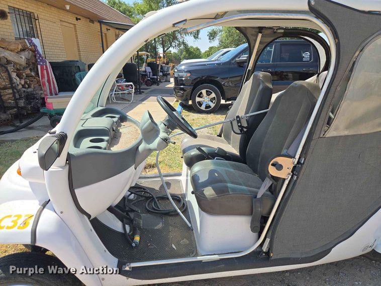 image for item EW8611 2007 GEM utility vehicle