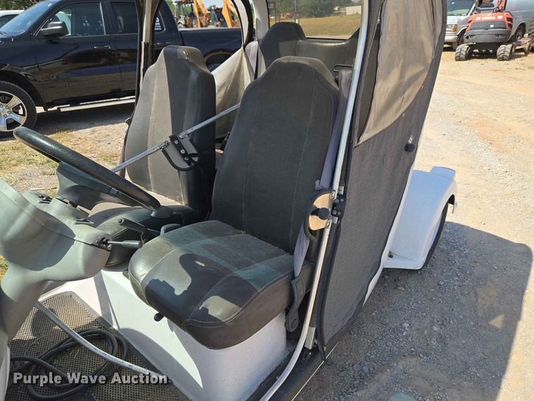 image for item EW8611 2007 GEM utility vehicle