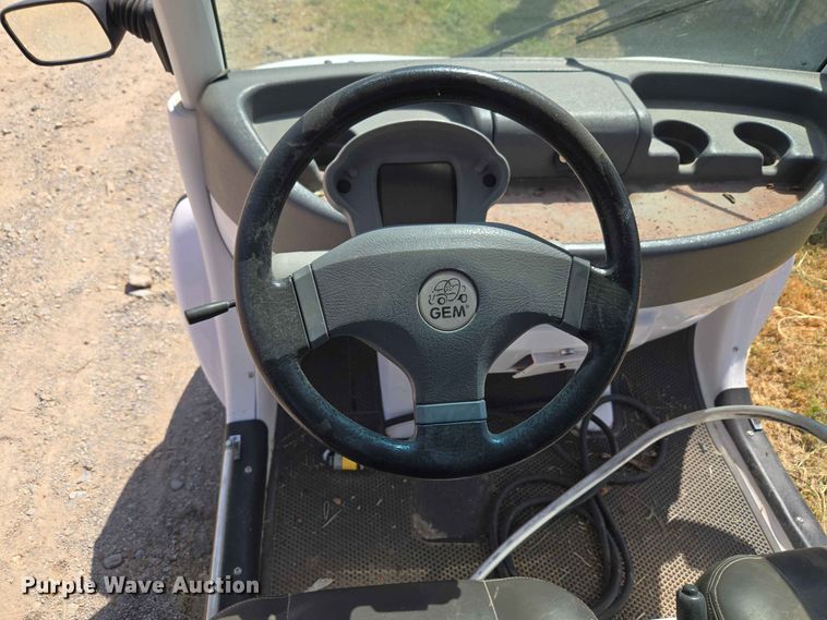 image for item EW8611 2007 GEM utility vehicle