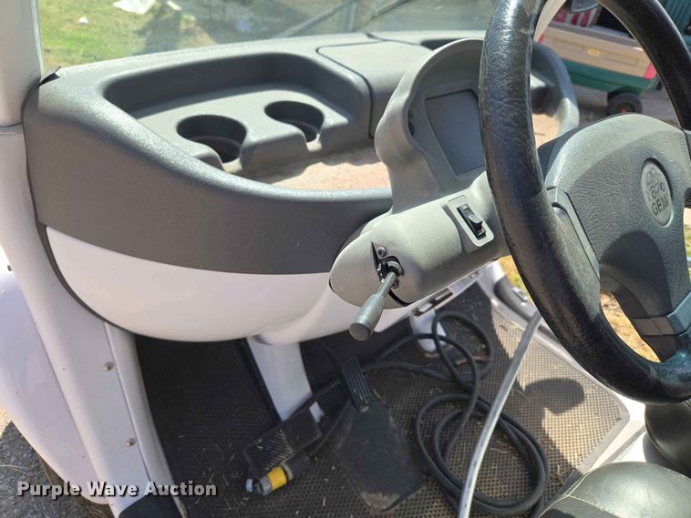 image for item EW8611 2007 GEM utility vehicle