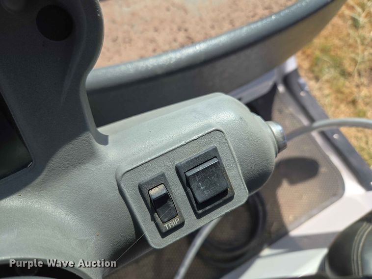 image for item EW8611 2007 GEM utility vehicle