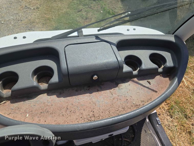 image for item EW8611 2007 GEM utility vehicle