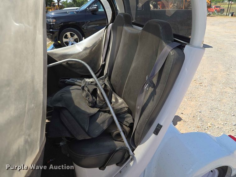 image for item EW8611 2007 GEM utility vehicle