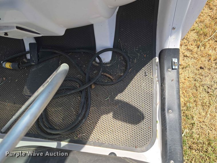 image for item EW8611 2007 GEM utility vehicle