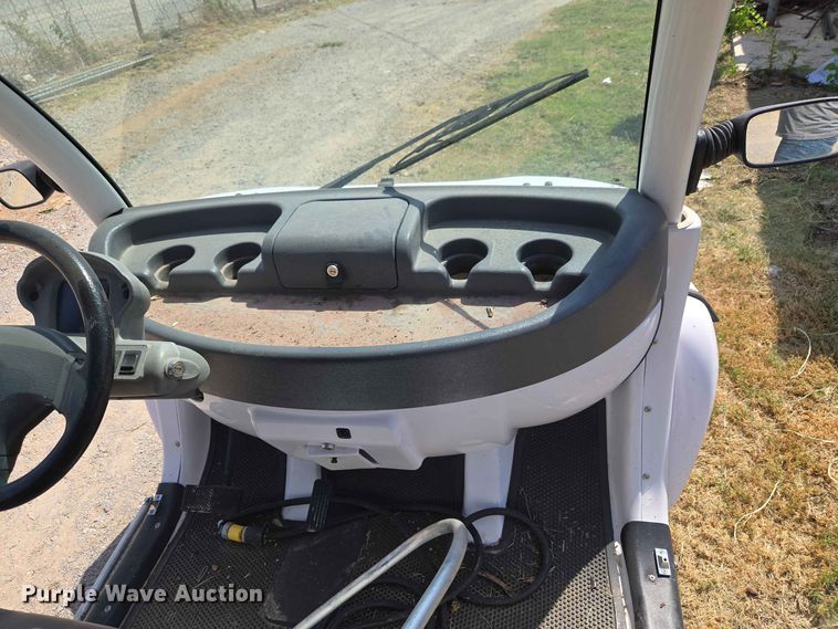 image for item EW8611 2007 GEM utility vehicle