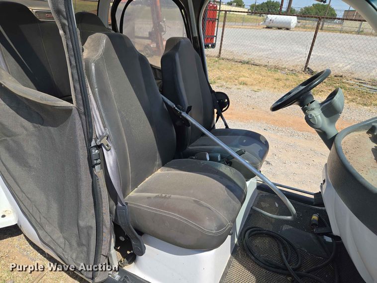 image for item EW8611 2007 GEM utility vehicle