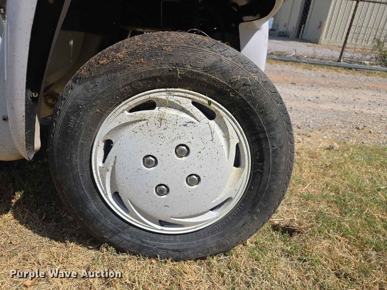 image for item EW8611 2007 GEM utility vehicle
