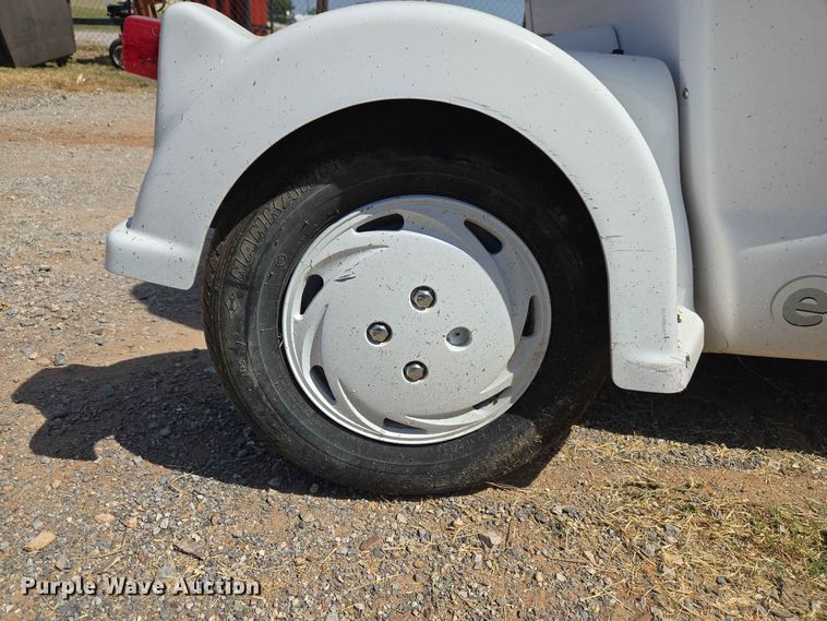 image for item EW8611 2007 GEM utility vehicle