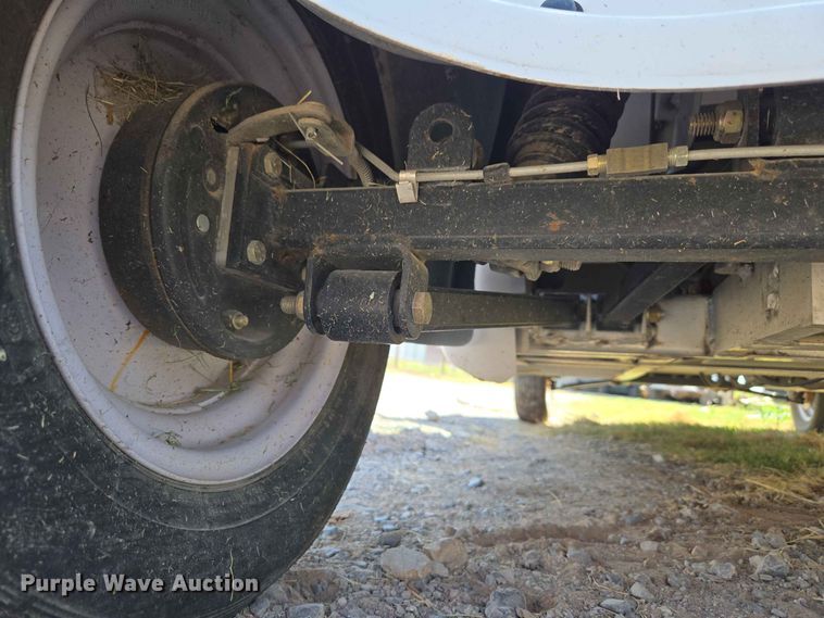 image for item EW8611 2007 GEM utility vehicle