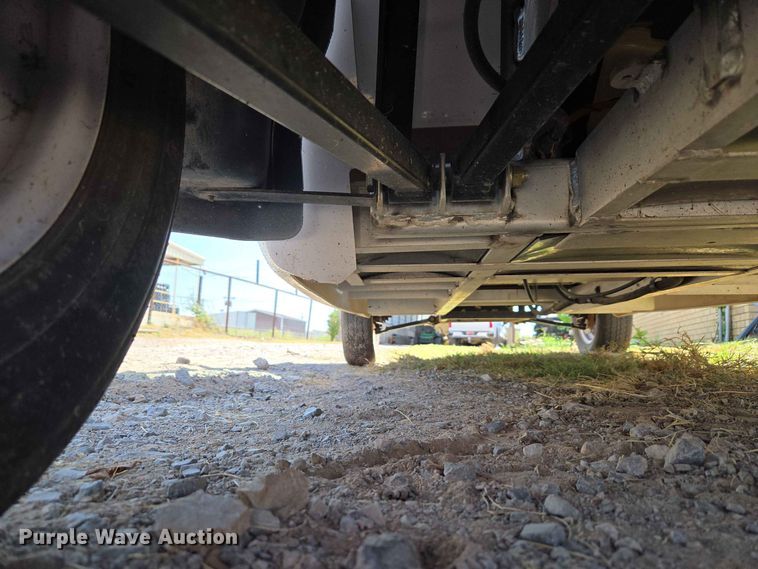 image for item EW8611 2007 GEM utility vehicle
