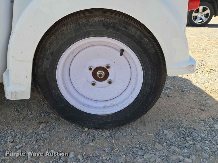 image for item EW8611 2007 GEM utility vehicle