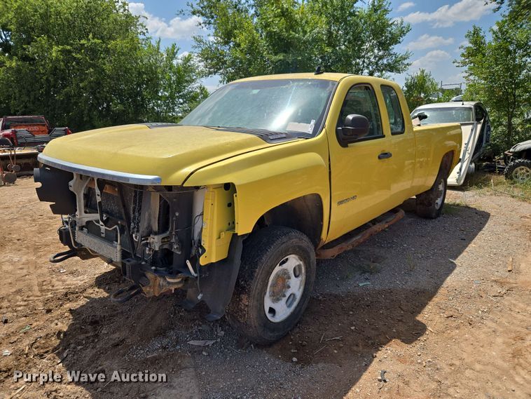 2012 Chevrolet Silverado 2500HD Ext. Cab pickup truck