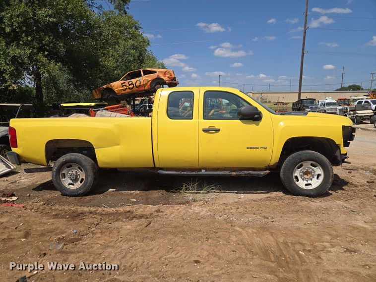 image for item EW8614 2012 Chevrolet Silverado 2500HD Ext. Cab pickup truck