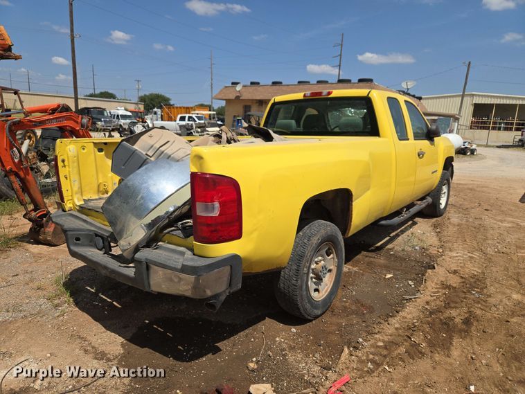 image for item EW8614 2012 Chevrolet Silverado 2500HD Ext. Cab pickup truck