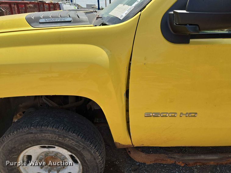 image for item EW8614 2012 Chevrolet Silverado 2500HD Ext. Cab pickup truck