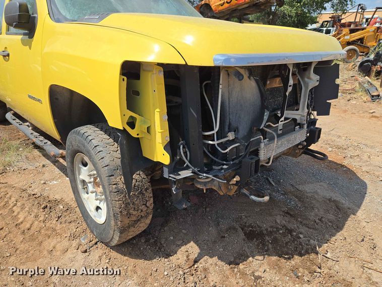 image for item EW8614 2012 Chevrolet Silverado 2500HD Ext. Cab pickup truck