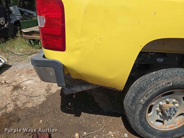 image for item EW8614 2012 Chevrolet Silverado 2500HD Ext. Cab pickup truck