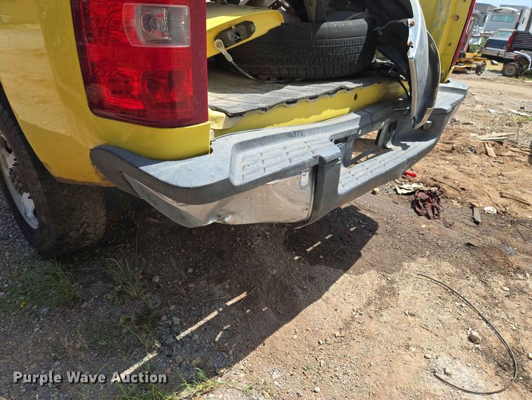 image for item EW8614 2012 Chevrolet Silverado 2500HD Ext. Cab pickup truck