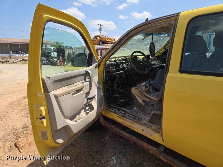 image for item EW8614 2012 Chevrolet Silverado 2500HD Ext. Cab pickup truck