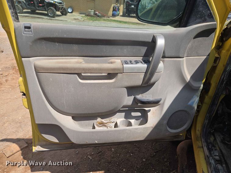 image for item EW8614 2012 Chevrolet Silverado 2500HD Ext. Cab pickup truck