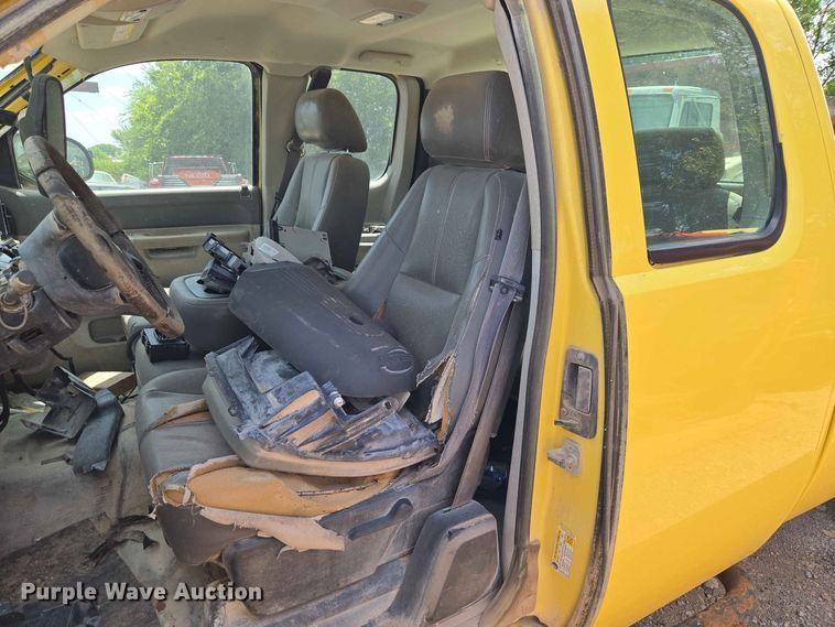 image for item EW8614 2012 Chevrolet Silverado 2500HD Ext. Cab pickup truck