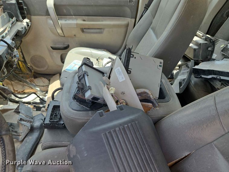 image for item EW8614 2012 Chevrolet Silverado 2500HD Ext. Cab pickup truck